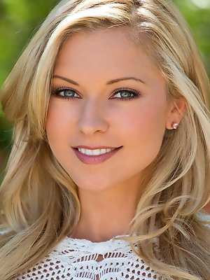 pulls off her yellow shorts pics ~ hot-pussy.cc