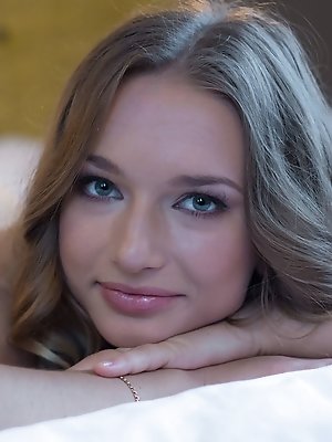 Amyy's inviting body gestures evokes an ambience of romance and sensual allure. pics ~ hot-pussy.cc