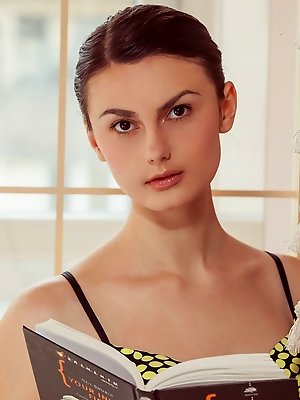 This cutie likes to educate her on ways she can seduce a man and give them a treat with that stunning body she has. pics ~ hot-pussy.cc